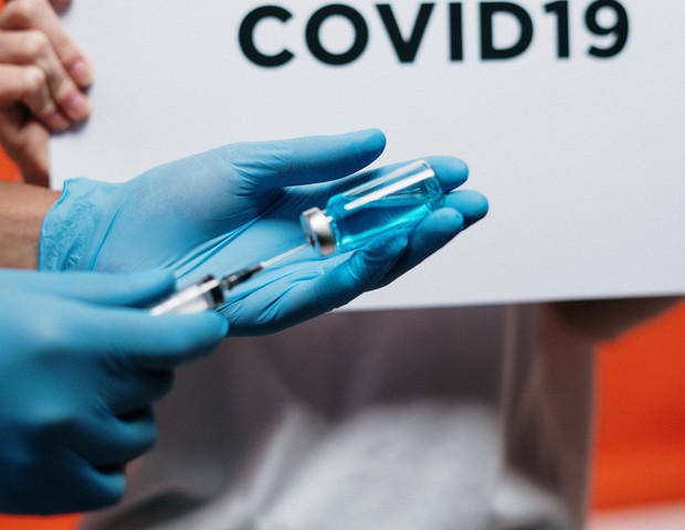 Empresas estão em corrida para produzir uma vacina contra a COVID-19 (Foto: cottonbro do Pexels)