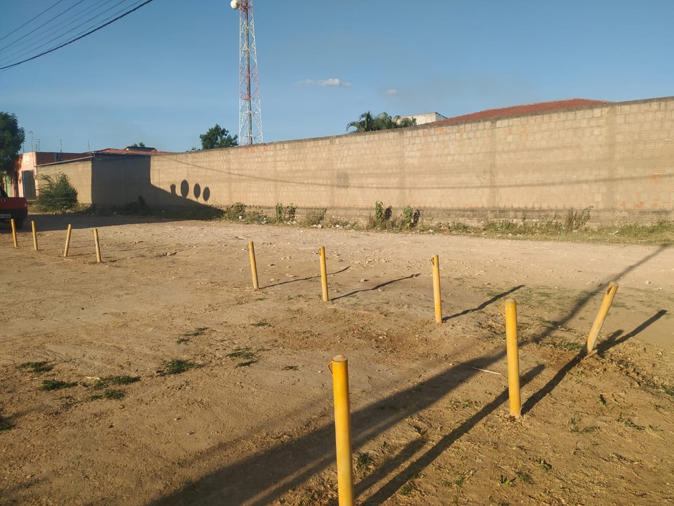 O crime aconteceu próximo ao Fórum de Santana do Cariri.  — Foto: Valéria Alves/TV Verdes Mares