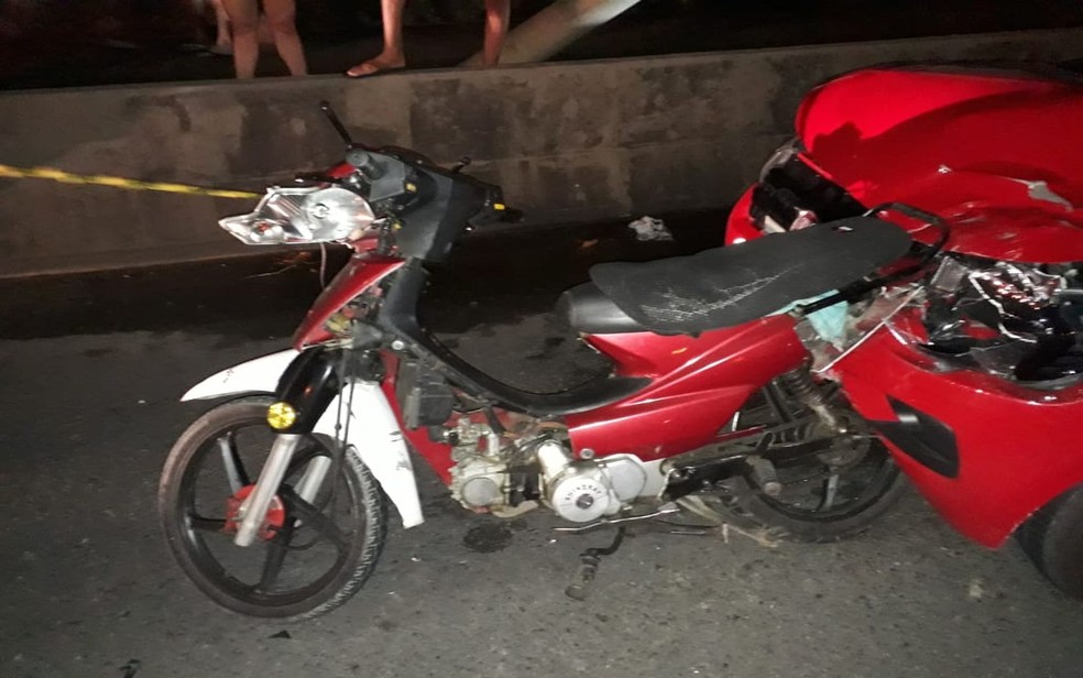 Acidente entre ciclomotor e carro de passeio na Barra dos Coqueiros — Foto: CPTran/Divulgação