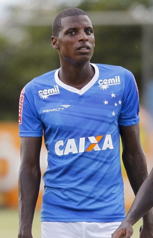 Até no gol, Ramires? Volante não esconde ansiedade para jogar de novo