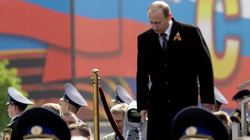 A data passou a ser muito mais comemorada sob o governo de Vladimir Putin (Foto: Getty Images via BBC News Brasil)