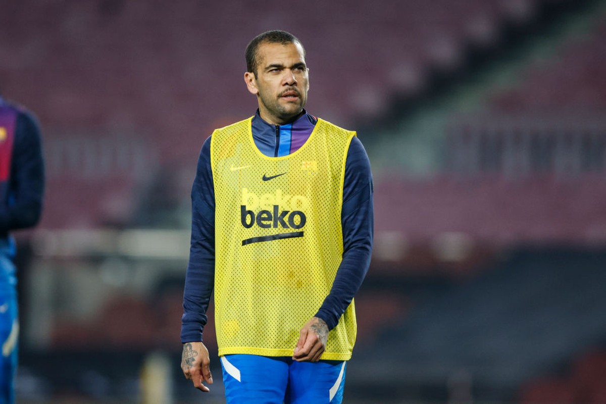 Con diez positivos en Dani Alves y Real Sociedad, la liga española llega a 67 casos en diciembre |  Fútbol español