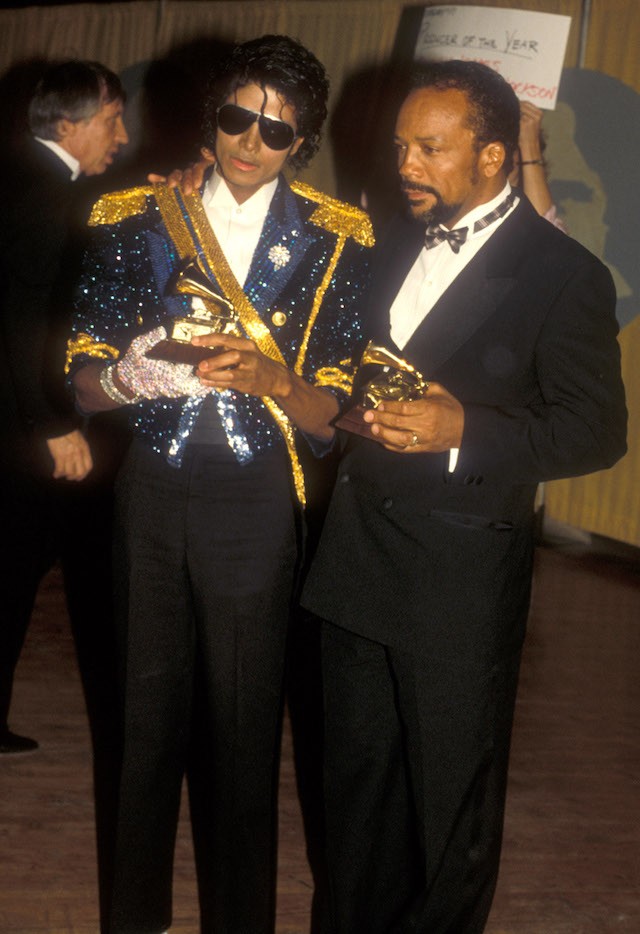 Michael Jackson e Quincy Jones no Grammy de 1984 (Foto: Getty Images)