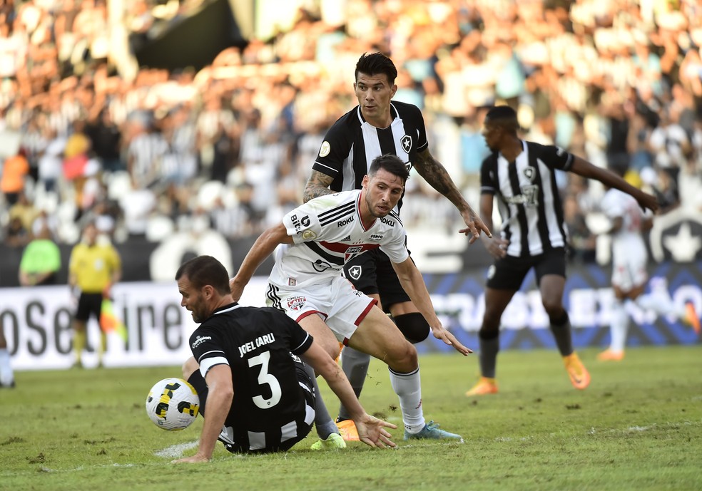 Calleri em jogo contra o Botafogo — Foto: André Durão