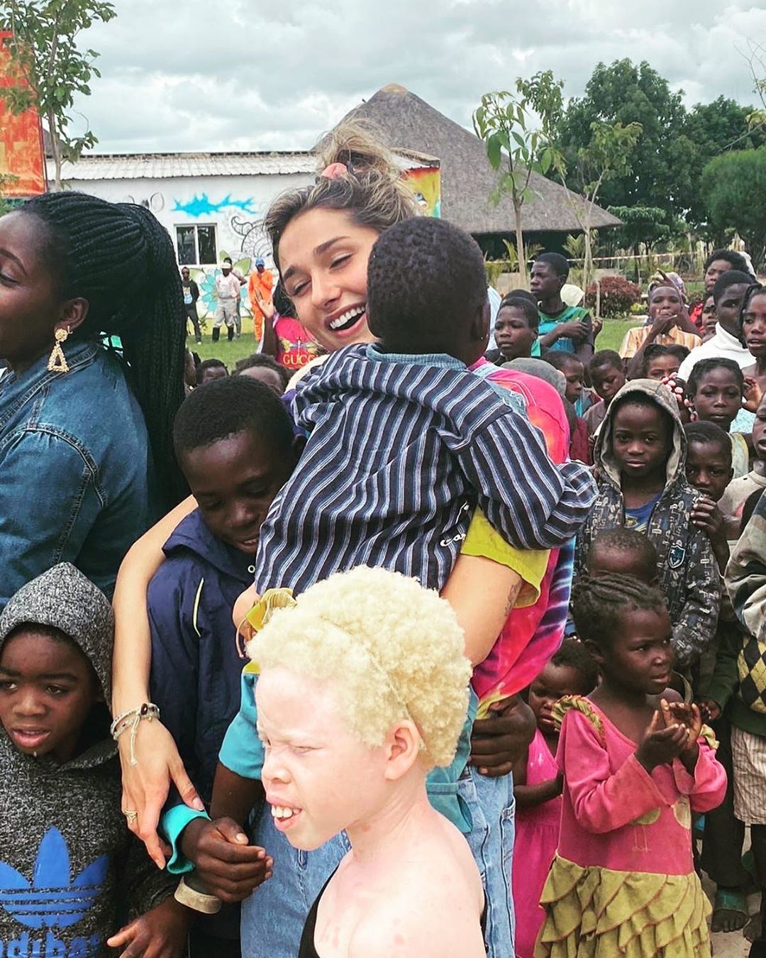 Sasha Meneghel em trabalho voluntário em Angola (Foto: Reprodução/Instagram)