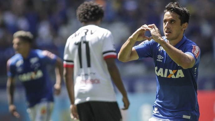 Bomba de Robinho, do Cruzeiro, leva enquete do gol mais bonito da rodada