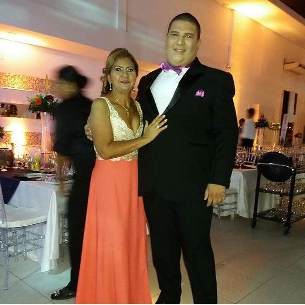 Elione Aciole e o filho Matheus Aciole &mdash; Foto: Arquivo pessoal
