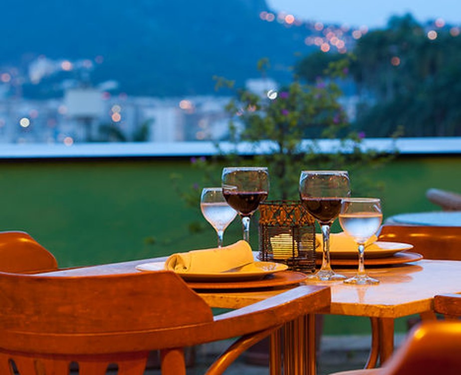 O Visu Restaurante tem vista para o Jockey, Lagoa, Dois Irmãos e Pedra da Gávea.