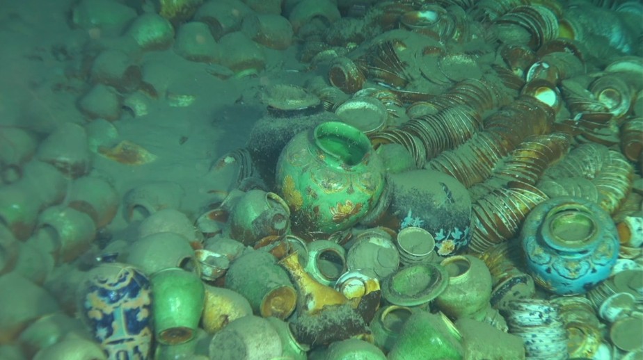 Mais de 100 mil relíquias, principalmente porcelanas, foram encontradas em naufrágio na Encosta Continental Nordeste do Mar da China Meridional