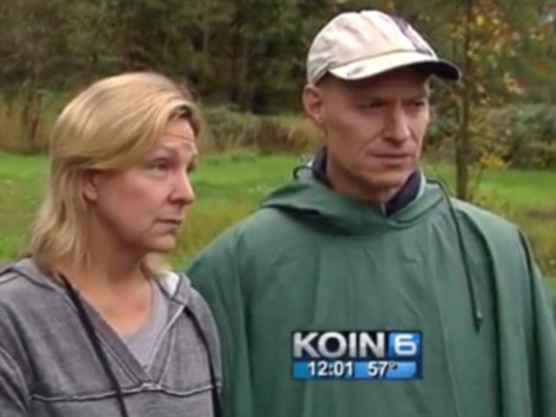 Michelle e Jon Schmidt, pais de Anne Schmidt, que está desaparecida' (Foto: Reprodução/Koin-TV)