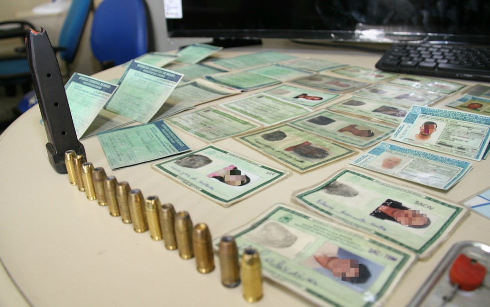 Suspeito 'colecionava' documentos de vítimas (Foto: Divulgação/SSP_BA)