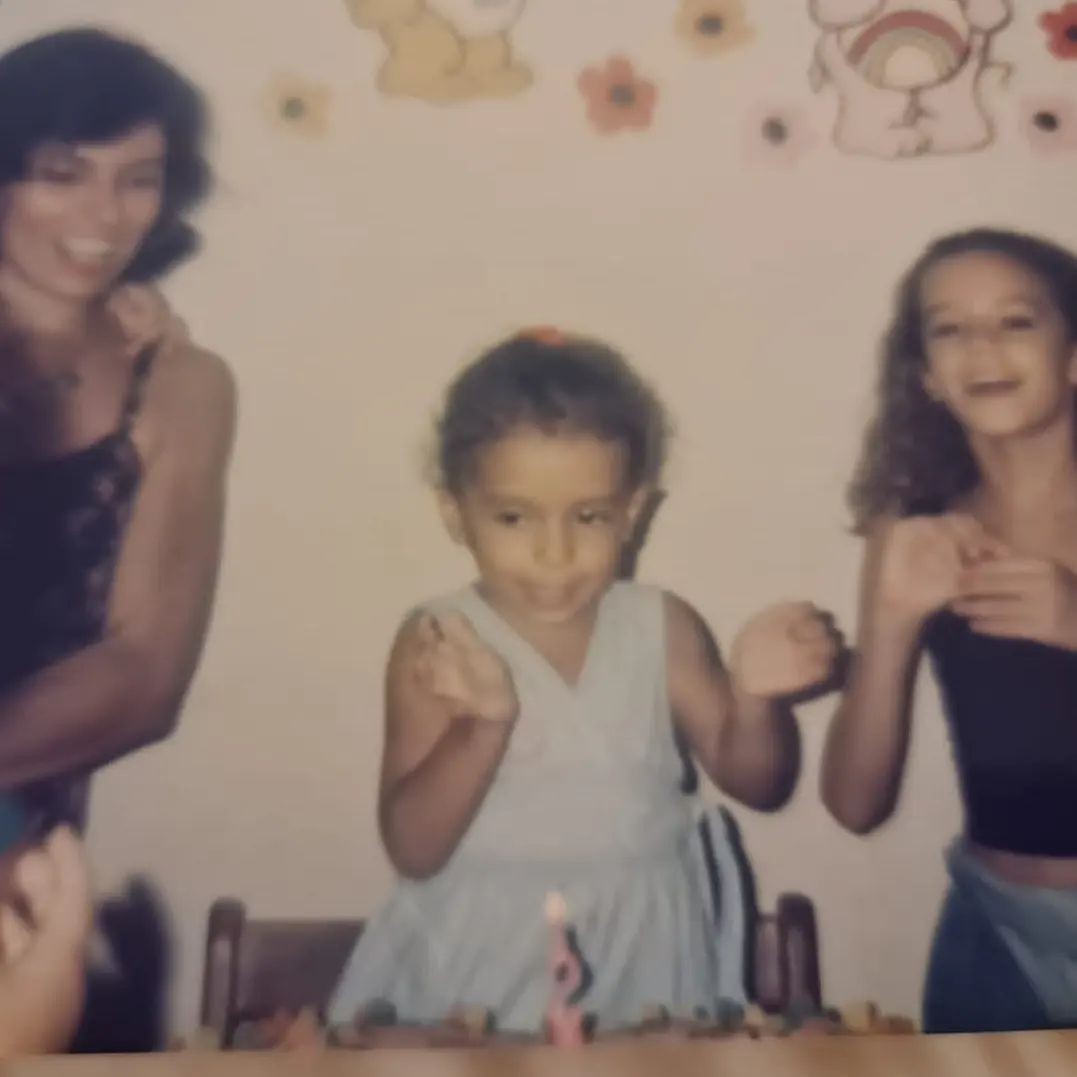 Anitta abre álbum de fotos nostálgicas para celebrar os 29 anos  (Foto: Reprodução / Instagram)