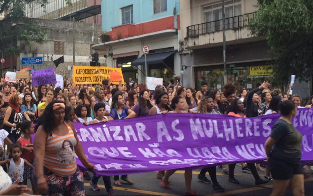 Marcha de Mulheres na Rua 13 de Maio, região central de São Paulo em 2017 — Foto: Lívia Machado/G1