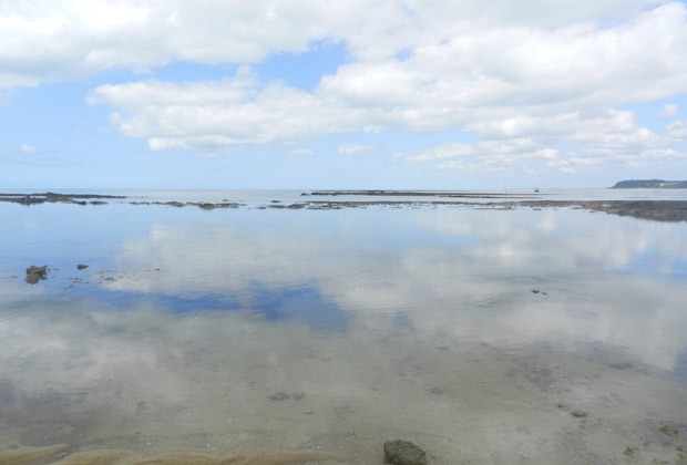 O mar transparente se confunde com o céu em Trancoso, na Bahia (Foto: Think Stock)