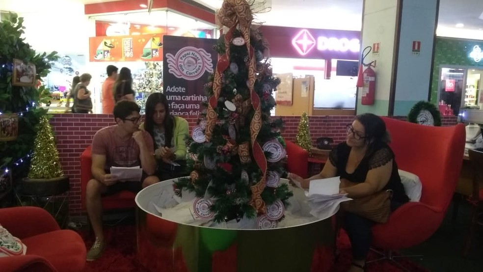 Mais de seis mil cartas de Natal já foram recebidas pelos Correios em Alagoas — Foto: Matheus Tenório/G1