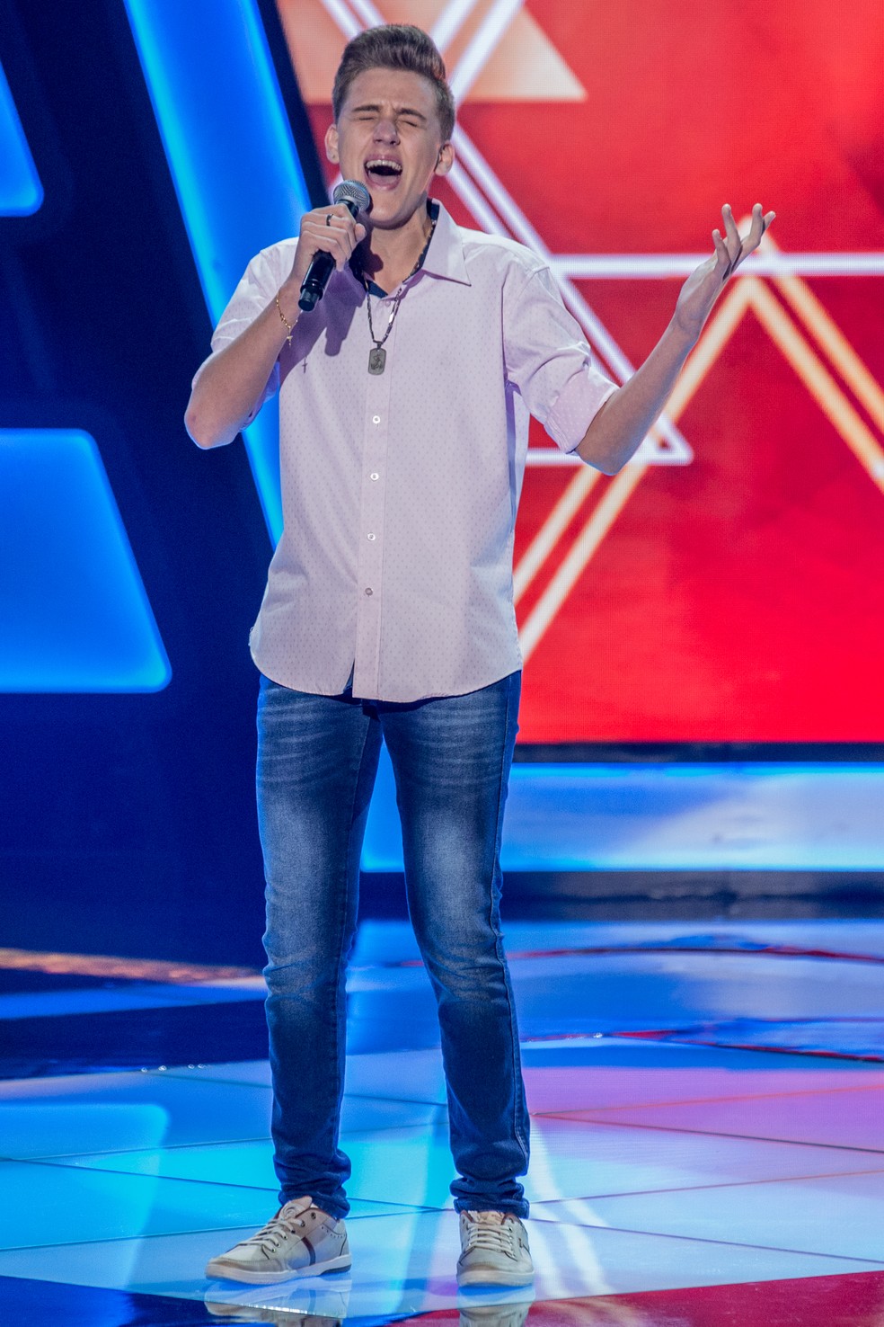 Luis Henrique Schultz canta no The Voice Kids (Foto: Fábio Rocha/Gshow)