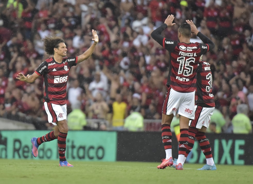 Arão comemora o gol marcado contra o Vasco na segunda partida da semifinal — Foto: André Durão