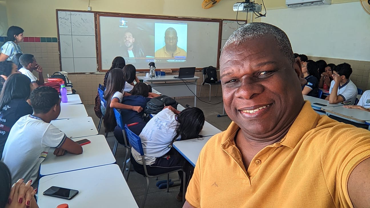 Radialista Mário Souza realiza oficinas gratuitas de oratória em escolas públicas de Cabrobó 