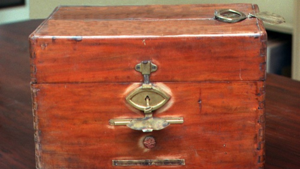 URNA DE MADEIRA DE 1893 UTILIZADA NA COMARCA DE ITAPOLIS EM SÃO PAULO.