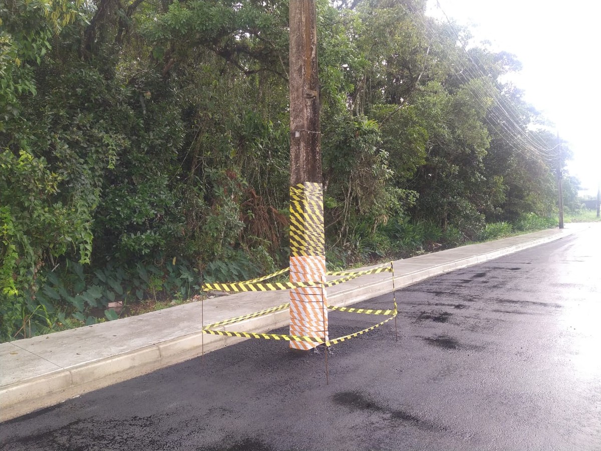 Poste Fica No Meio Da Rua Apos Via Ser Asfaltada E Situacao Chama A Atencao De Moradores No Litoral De Sp Santos E Regiao G1