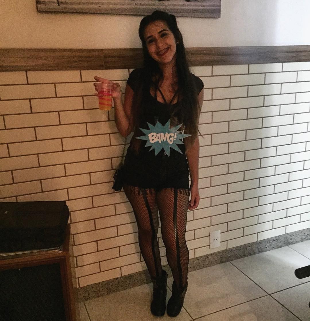 Fantasia de Anitta vira hit pelas ruas neste Carnaval ...