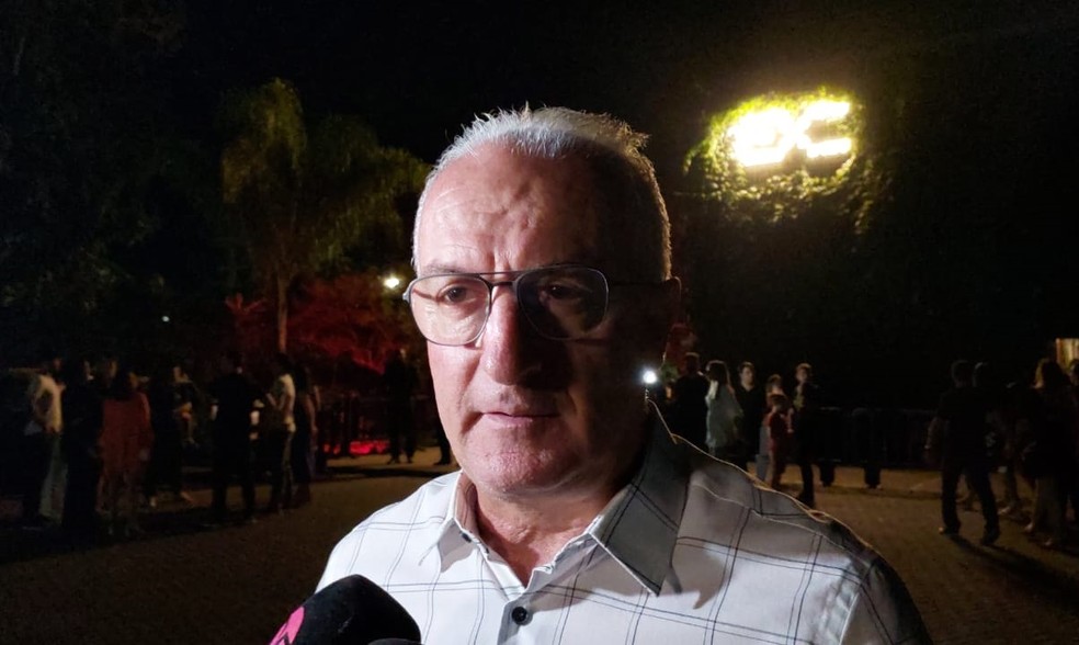 Dorival Junior em festa de comemora&ccedil;&atilde;o ao t&iacute;tulo da Libertadores do Flamengo &mdash; Foto: Fred Gomes/ge