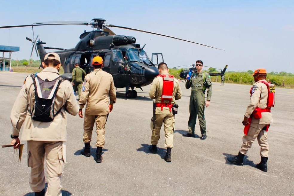 Operação conta com dois helicópteros, começou na quarta-feira (16) e deve seguir até domingo (20) no Pantanal mato-grossense — Foto: E.Vieira/Corpo de Bombeiros