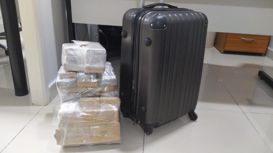 Autônomo e motorista de app são presos com 15 kg de drogas em hotel em Fortaleza