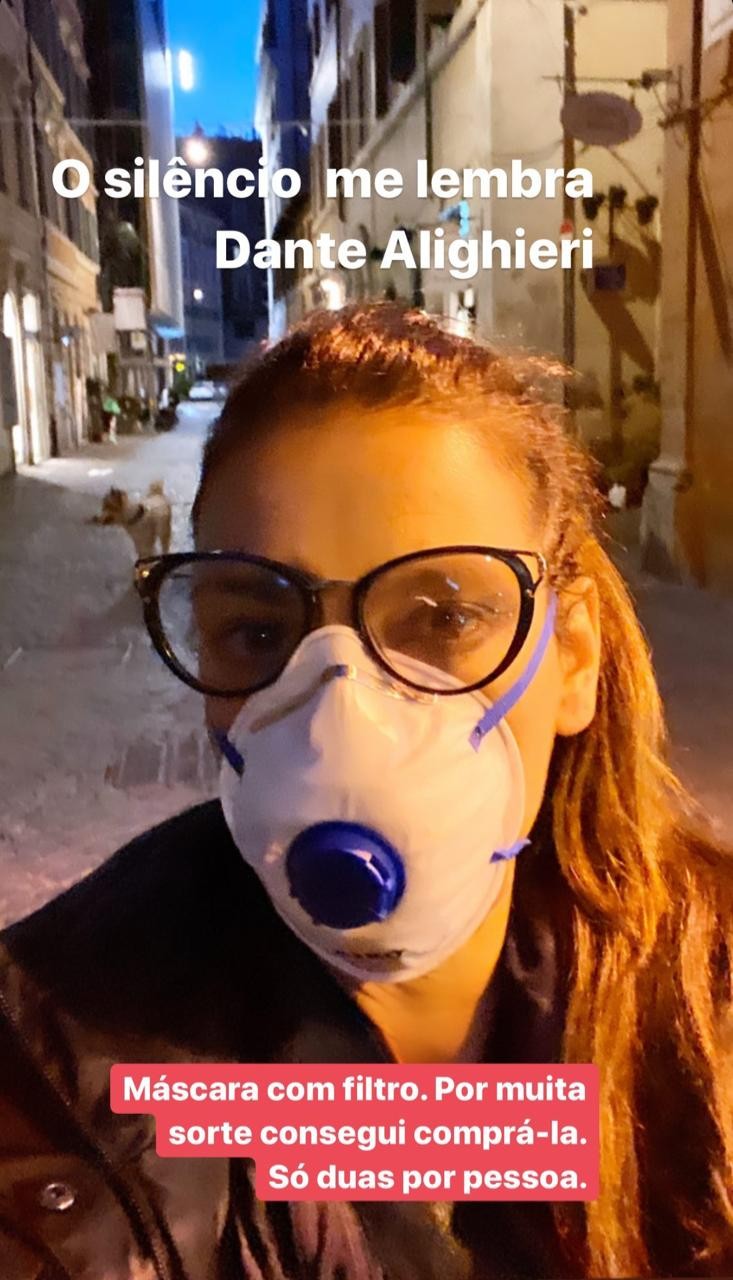 Simone de máscara, na rua deserta (Foto: Reprodução/ Instagram)