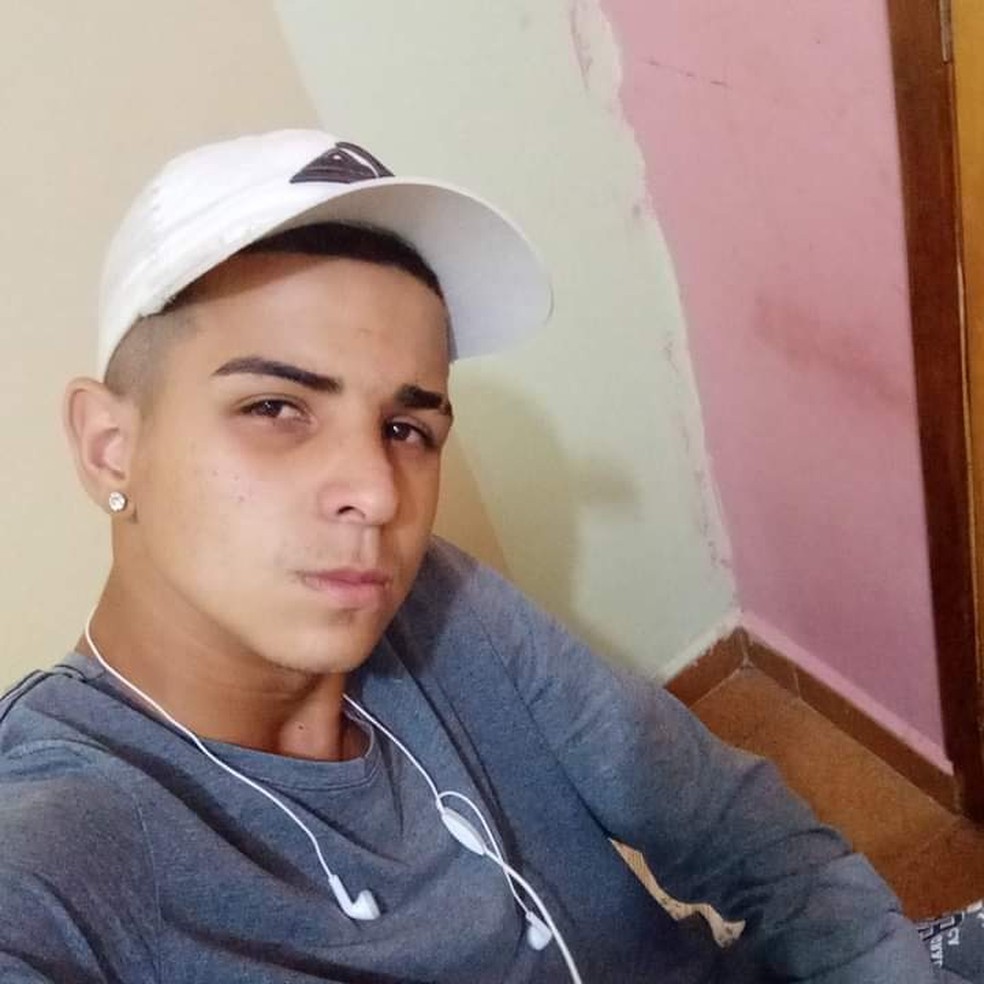 Leandro Gustavo de Araújo Rosa, de 18 anos, foi morto a tiros pela PM no Campo dos Alemães — Foto: Arquivo Pessoal