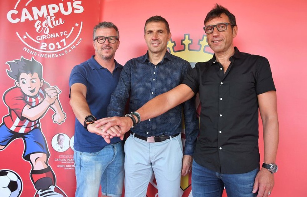 Jordi Guerrero e Carles Planchart (de preto, à direita) organizaram campus de futebol no Girona — Foto: Divulgação / Girona FC