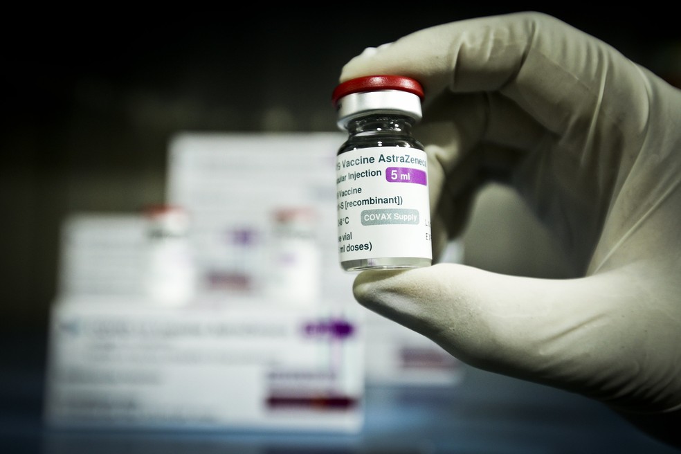 Dose da vacina Oxford/AstraZeneca  — Foto: Breno Esaki/Agência Saúde DF
