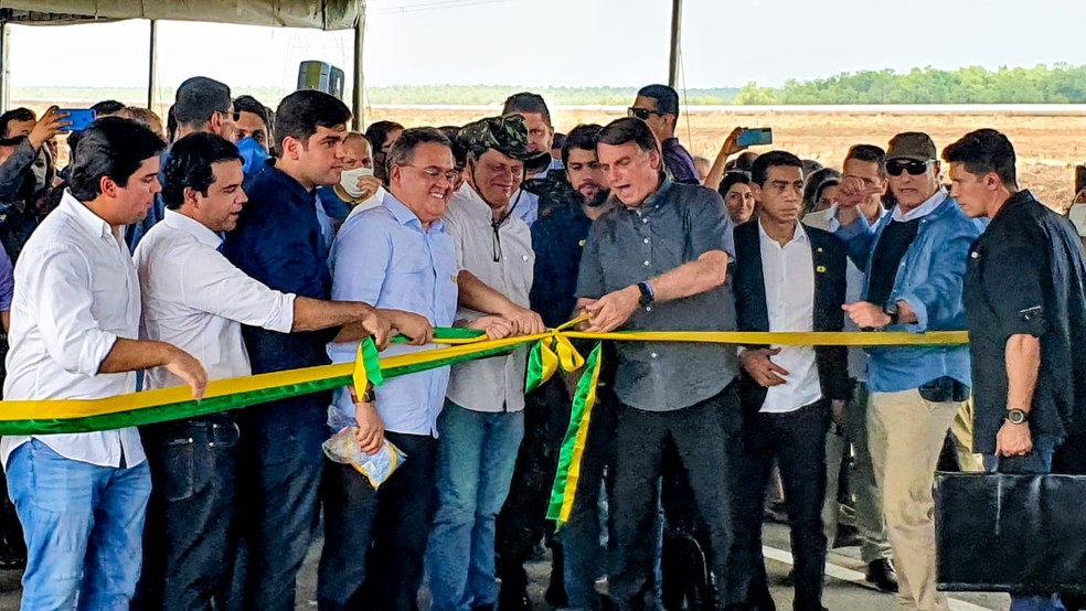 Bolsonaro visita Maranhão para inaugurar trecho de 3,7 km da BR-135 — Foto: Alex Barbosa/TV Mirante