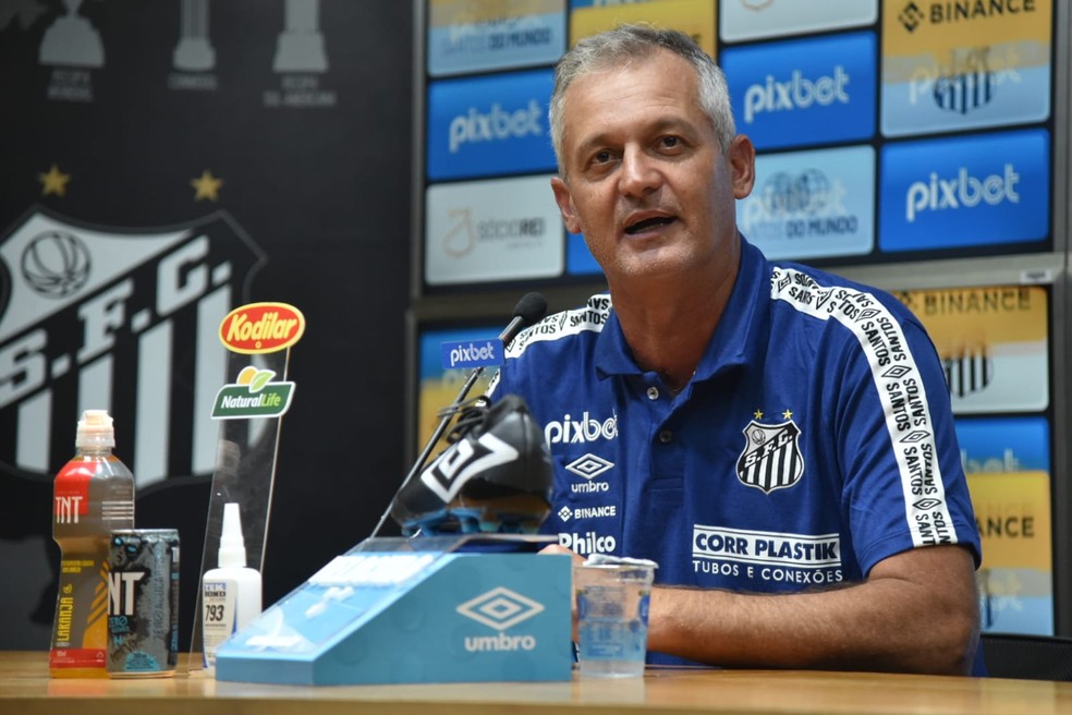 Lisca durante apresentação no Santos — Foto: Ivan Storti/Santos FC