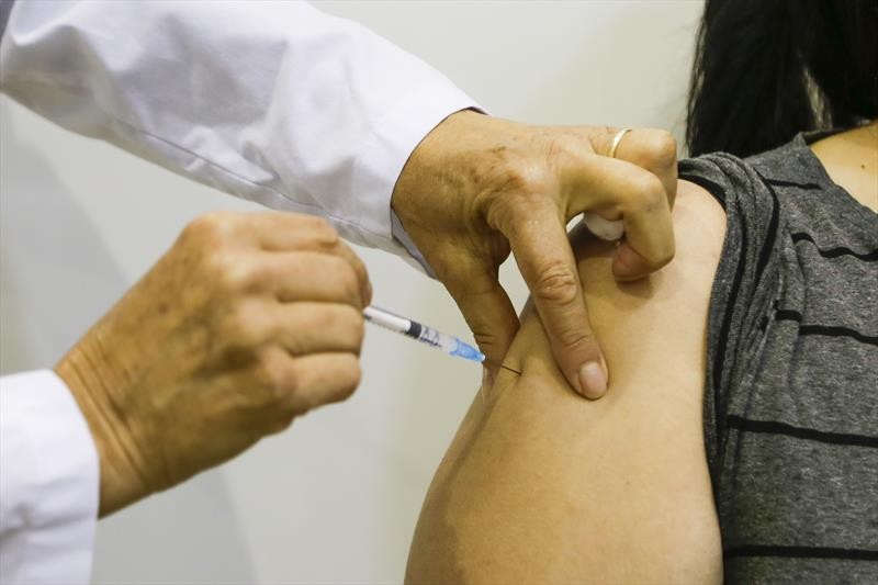 Confira cronograma da segunda dose e da dose de reforço da vacina contra a Covid de 24 a 28 de janeiro, em Curitiba