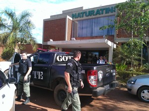 Polícia Civil recolheu computadores no Naturatins em Palmas (Foto: Bernardo Gravito/G1)