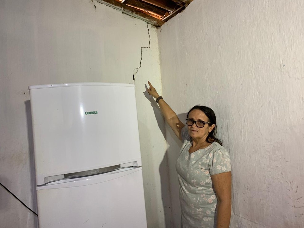 Tremor de terra ocorrido na quarta-feira (24) deixou algumas casas com rachaduras no interior do CearÃ¡ â€” Foto: Almir Gadelha/Sistema Verdes Mares 