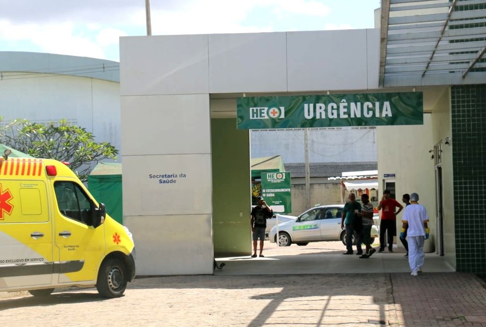 Vítima foi encaminhada ao Hospital de Emergência do Agreste — Foto: Ascom/HEA