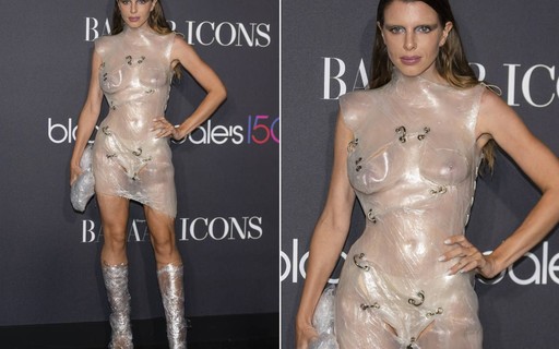 Julia Fox impacta com look transparente para evento em NY