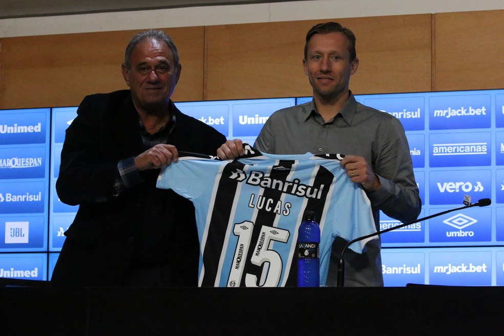 Temos que deixar qualquer ego de lado pelo único objetivo de retornar à Série A - Lucas Leiva é apresentado oficialmente pelo Tricolor
