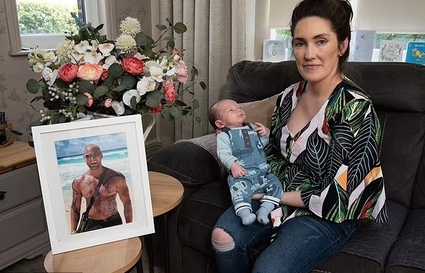 Lauren deu à luz o bebê depois de dois anos da morte do marido (Foto: Reprodução/ Daily Mail)