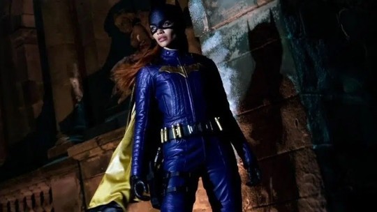 Chefão da DC explica cancelamento polêmico de 'Batgirl' e defende: 'Ele teria nos prejudicado'