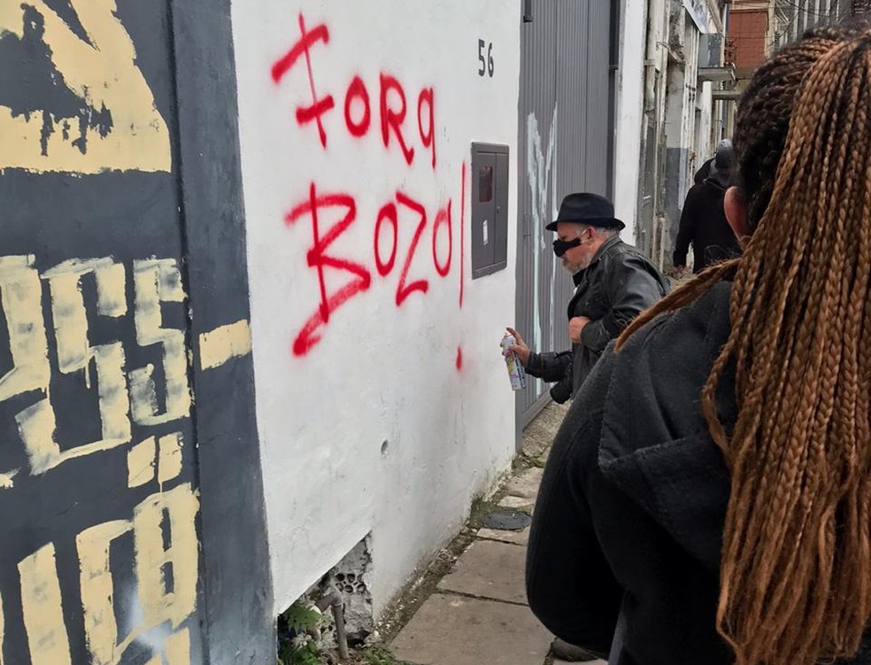 Homem foi preso por vandalismo neste domingo em Porto Alegre — Foto: Brigada Militar/Divulgação