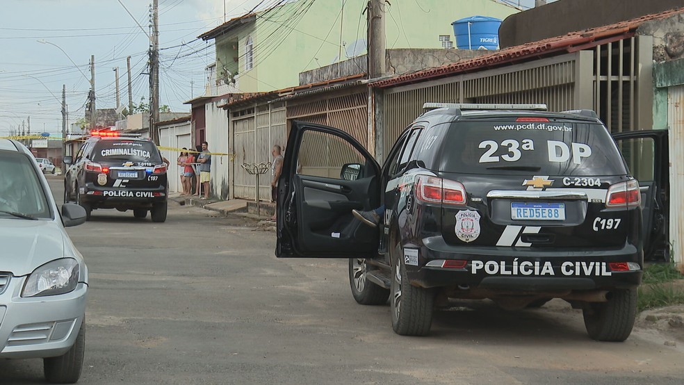 Polícia investiga assassinato de casal em Ceilândia, no DF — Foto: TV Globo/Reprodução