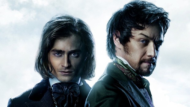 Daniel Radcliffe e James McAvoy em 'Frankenstein' (Foto: Divulgação)