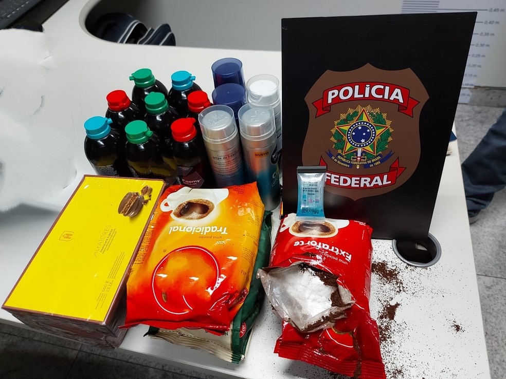 sete quilos de cocaína foram camuflados em creme de barbear, café e doces, segundo PF — Foto: PF/Divulgação