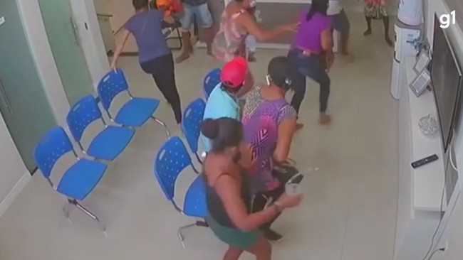 Vídeo mostra correria de clientes no momento que médico é morto dentro de clínica na BA