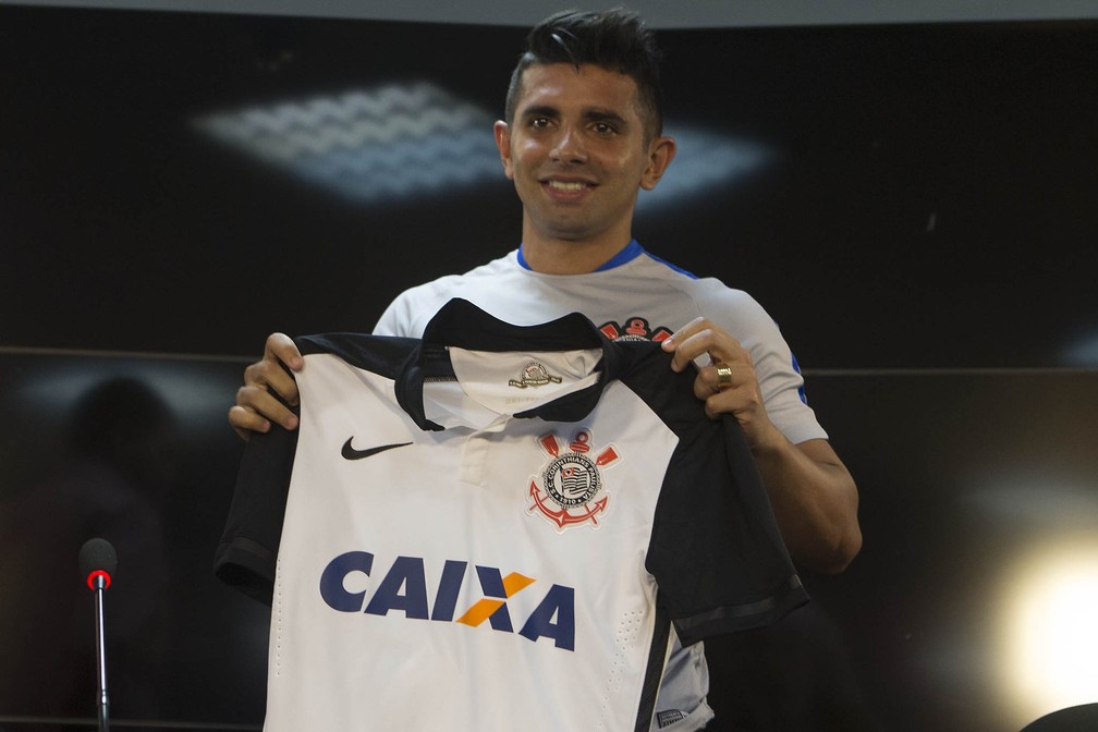 Corinthians sofre novo processo por dívida com Guilherme e tem receitas penhoradas 