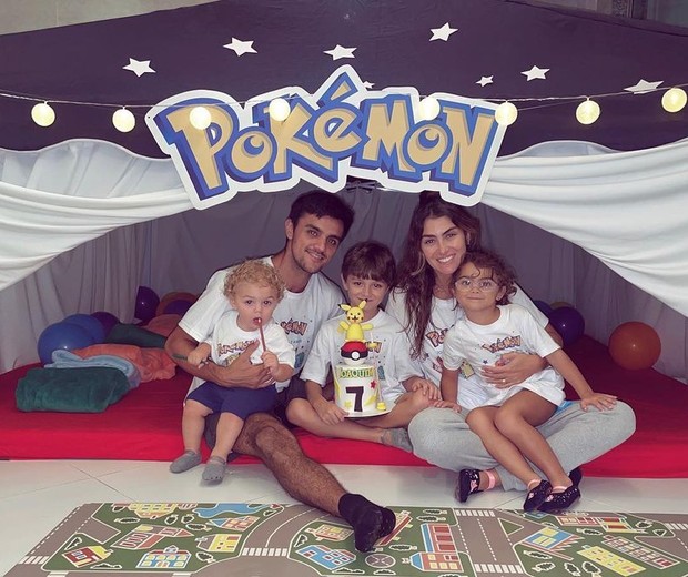 Felipes Simas e Mariana Uhlmann com os filhos (Foto: Reprodução/Instagram)
