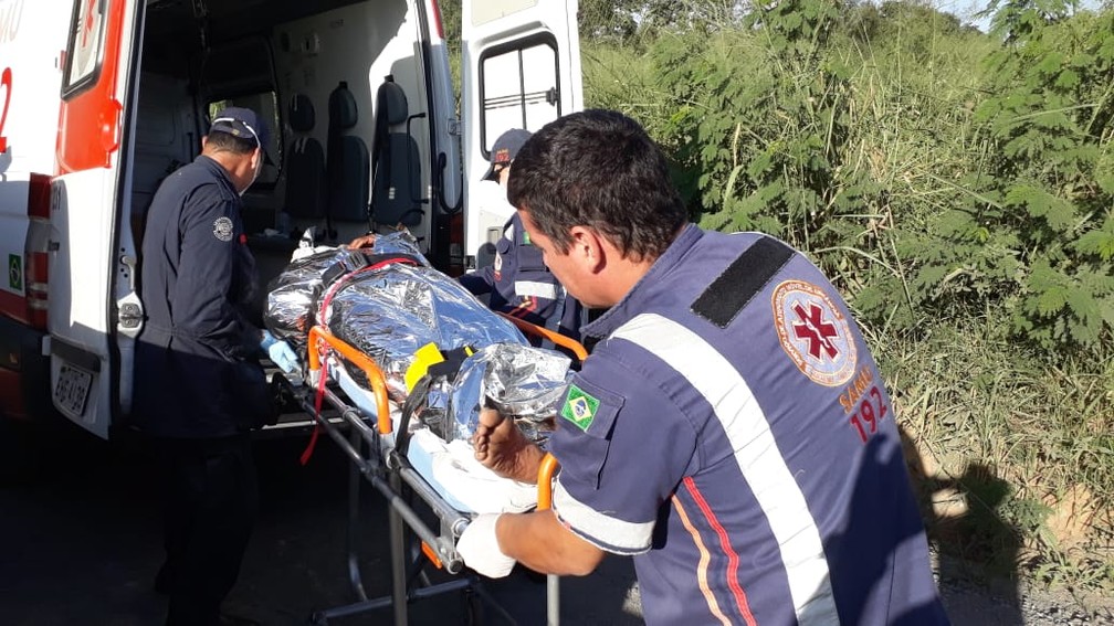 Samu e Corpo de Bombeiros fizeram o resgate do homem em Limeira  — Foto: Wagner Morente/Comunicação GCM Limeira